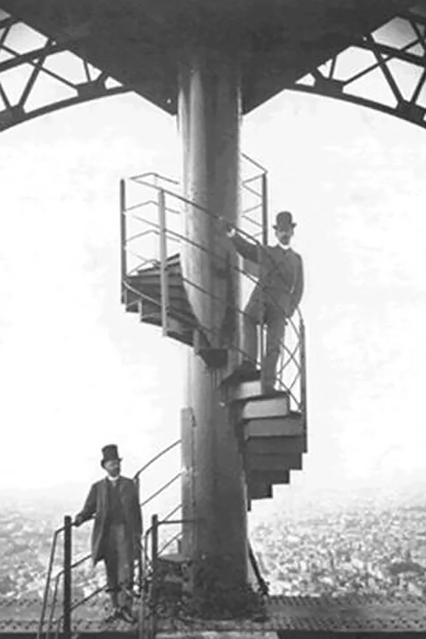 gustave-eiffel-au-sommet-avec-m-salles-neurdein-roger-viollet-dr.jpg