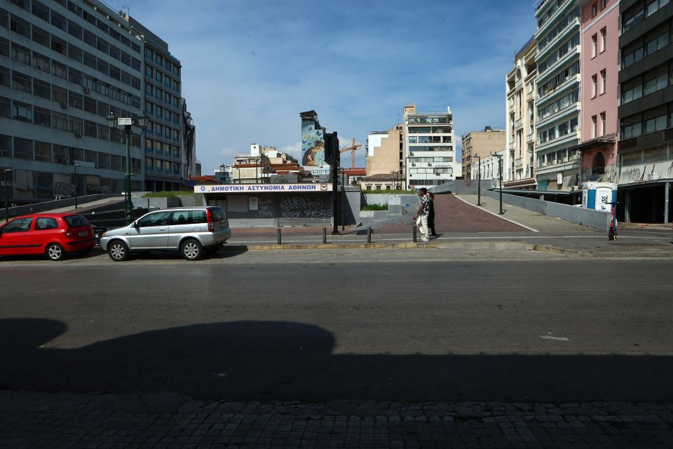 ΑΔΕΙΑ Η ΠΟΛΗ ΤΗΣ ΑΘΗΝΑΣ ΑΝΗΜΕΡΑ ΤΗΣ ΚΥΡΙΑΚΗΣ ΤΟΥ ΠΑΣΧΑ