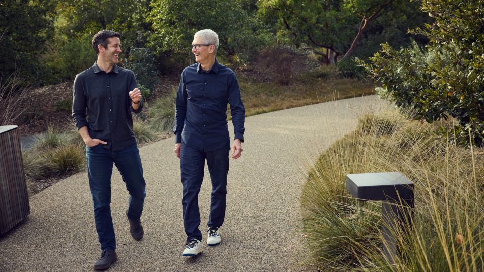 apple-john-ternus-tim-cookfull-bleed-imagejpglarge2x.jpg