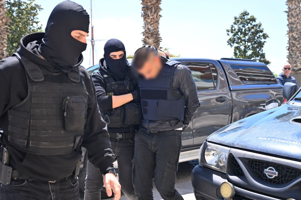 ΜΕΤΑΓΩΓΗ ΣΤΟ ΝΑΥΤΟΔΙΚΕΙΟ ΠΕΙΡΑΙΑ ΤΟΥ 20ΧΡΟΝΟΥ ΔΡΑΣΤΗ ΚΑΙ ΤΩΝ ΣΥΝΕΡΓΩΝ ΤΟΥ ΓΙΑ ΤΗ ΔΟΛΟΦΟΝΙΑ ΤΟΥ 27ΧΡΟΝΟΥ ΣΤΟΝ ΑΓΙΟ ΔΗΜΗΤΡΙΟ