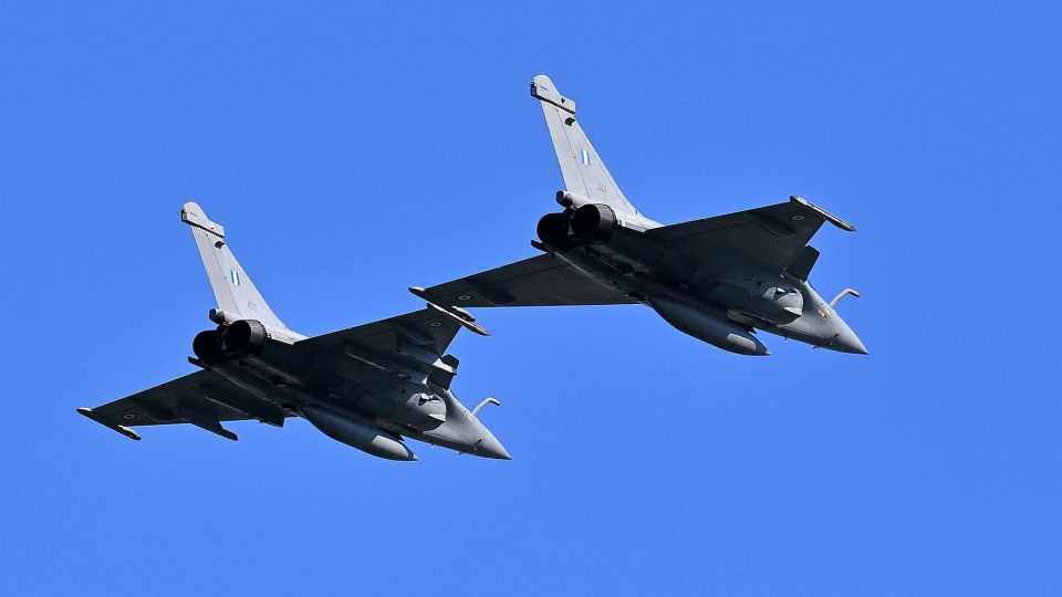 ΥΠΟΔΟΧΗ ΤΟΥ ΠΡΟΕΔΡΟΥ ΤΗΣ ΓΑΛΛΙΑΣ ΕΜΑΝΟΥΕΛ ΜΑΚΡΟΝ ΑΠΟ ΤΟΝ ΠΡΩΘΥΠΟΥΡΓΟ ΚΥΡΙΑΚΟ ΜΗΤΣΟΤΑΚΗ ΓΙΑ ΤΗΝ ΕΠΙΘΕΩΡΗΣΗ ΣΤΗΝ ΦΡΕΓΑΤΑ 