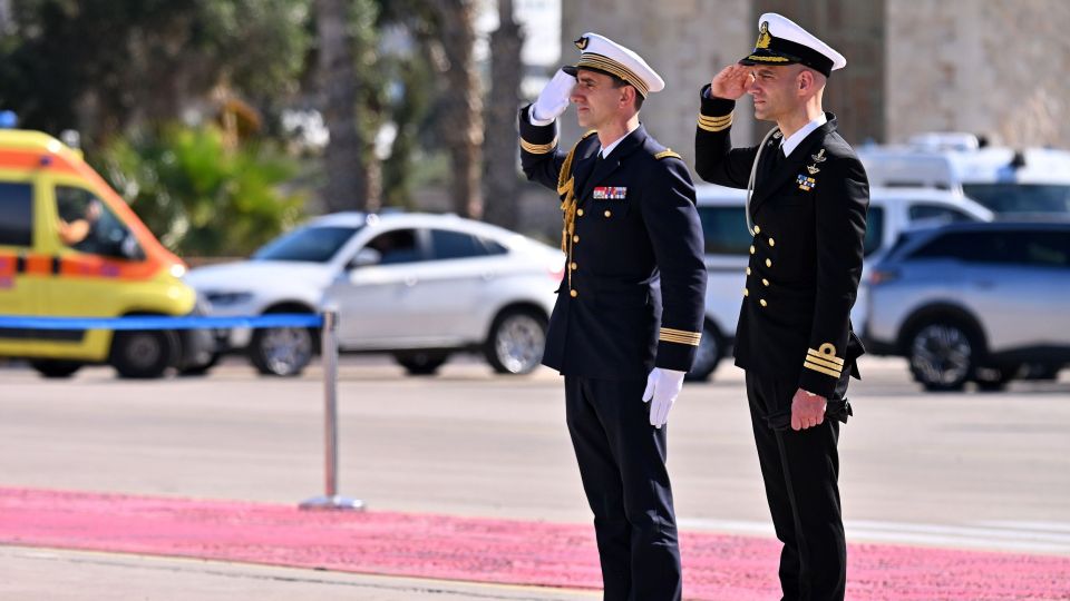 ΥΠΟΔΟΧΗ ΤΟΥ ΠΡΟΕΔΡΟΥ ΤΗΣ ΓΑΛΛΙΑΣ ΕΜΑΝΟΥΕΛ ΜΑΚΡΟΝ ΑΠΟ ΤΟΝ ΠΡΩΘΥΠΟΥΡΓΟ ΚΥΡΙΑΚΟ ΜΗΤΣΟΤΑΚΗ ΓΙΑ ΤΗΝ ΕΠΙΘΕΩΡΗΣΗ ΣΤΗΝ ΦΡΕΓΑΤΑ 