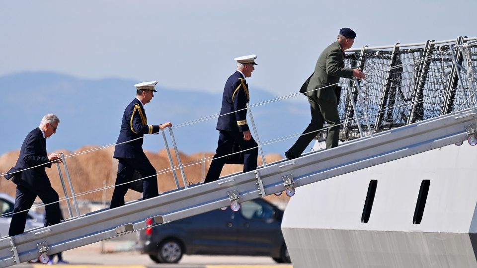 ΥΠΟΔΟΧΗ ΤΟΥ ΠΡΟΕΔΡΟΥ ΤΗΣ ΓΑΛΛΙΑΣ ΕΜΑΝΟΥΕΛ ΜΑΚΡΟΝ ΑΠΟ ΤΟΝ ΠΡΩΘΥΠΟΥΡΓΟ ΚΥΡΙΑΚΟ ΜΗΤΣΟΤΑΚΗ ΓΙΑ ΤΗΝ ΕΠΙΘΕΩΡΗΣΗ ΣΤΗΝ ΦΡΕΓΑΤΑ 