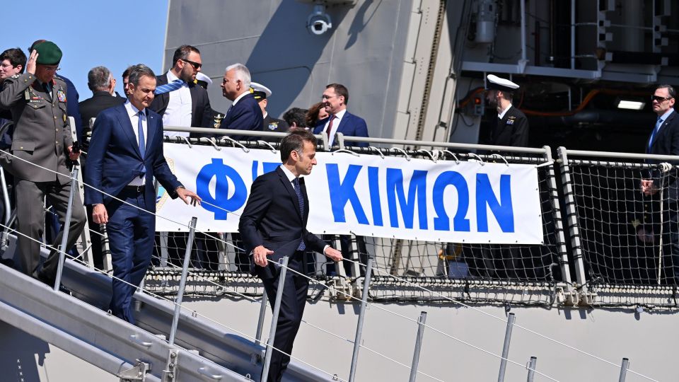 ΥΠΟΔΟΧΗ ΤΟΥ ΠΡΟΕΔΡΟΥ ΤΗΣ ΓΑΛΛΙΑΣ ΕΜΑΝΟΥΕΛ ΜΑΚΡΟΝ ΑΠΟ ΤΟΝ ΠΡΩΘΥΠΟΥΡΓΟ ΚΥΡΙΑΚΟ ΜΗΤΣΟΤΑΚΗ ΓΙΑ ΤΗΝ ΕΠΙΘΕΩΡΗΣΗ ΣΤΗΝ ΦΡΕΓΑΤΑ 