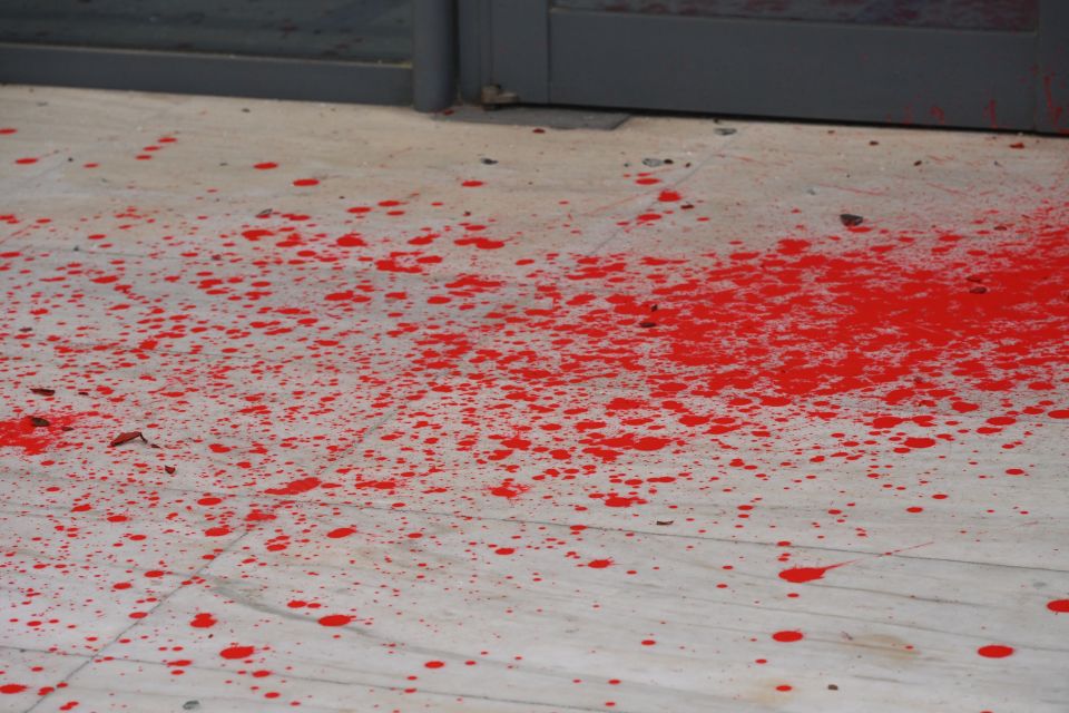 ΕΠΙΘΕΣΗ ΑΓΝΩΣΤΩΝ ΜΕ ΥΛΙΚΕΣ ΖΗΜΙΕΣ ΣΤΟ ΔΙΟΙΚΗΤΙΚΟ ΕΦΕΤΕΙΟ ΑΘΗΝΩΝ