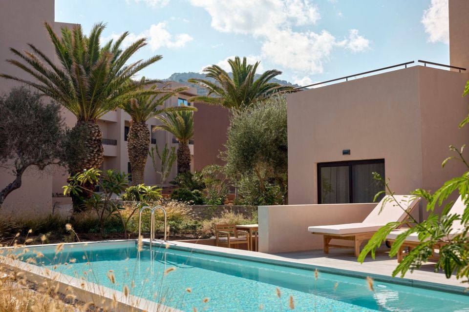 19errocritaexteriorpool.jpg