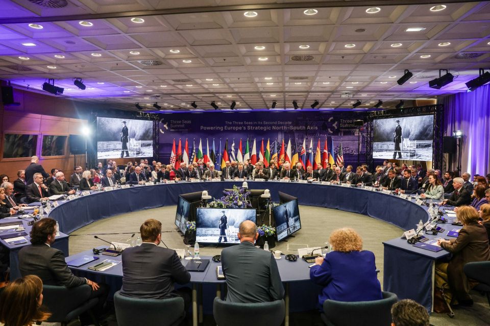 ΕΠΙΣΚΕΨΗ ΤΟΥ ΠτΔ ΚΩΝΣΤΑΝΤΙΝΟΥ ΤΑΣΟΥΛΑ ΣΤΗ ΚΡΟΑΤΙΑ ΓΙΑ ΤΗΝ 11η ΣΥΝΟΔΟ ΚΟΡΥΦΗΣ ΚΑΙ ΤΟ ΕΠΙΧΕΙΡΗΜΑΤΙΚΟ ΦΟΡΟΥ ΠΡΩΤΟΒΟΥΛΙΑΣ ΤΩΝ ΤΡΙΩΝ ΘΑΛΑΣΣΩΝ (ΘΟΔΩΡΗΣ ΜΑΝΩΛΟΠΟΥΛΟΣ/ΓΡΑΦΕΙΟ ΤΥΠΟΥ ΠΡΟΕΔΡΙΑΣ ΤΗΣ ΔΗΜΟΚΡΑΤΙΑΣ/EUROKINISSI)