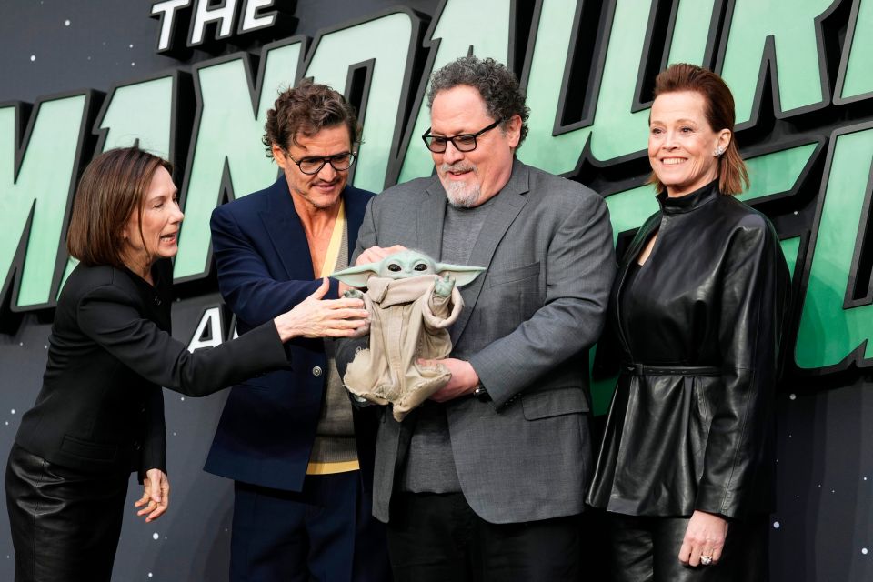 Kathleen Kennedy,Jon Favreau,Pedro Pascal,Sigourney Weaver