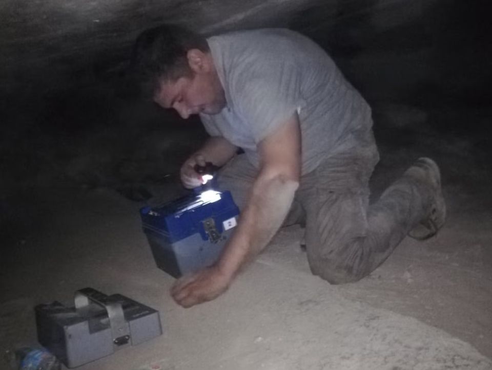 microtremor-survey-equipment-being-calibrated-during-field-measurements-in-the-relieving-chambers.jpg