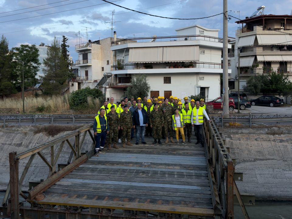 ΜΕ ΤΗ ΣΥΝΔΡΟΜΗ ΤΩΝ ΕΝΟΠΛΩΝ ΔΥΝΑΜΕΩΝ, ΟΛΟΚΛΗΡΩΘΗΚΕ Η ΤΟΠΟΘΕΤΗΣΗ ΠΕΖΟΓΕΦΥΡΑΣ ΣΤΟΝ ΔΗΜΟ ΝΕΑΣ ΦΙΛΑΔΕΛΦΕΙΑΣ-ΝΕΑΣ ΧΑΛΚΗΔΟΝΑΣ, ΓΙΑ ΤΗ ΖΕΥΞΗ ΤΟΥ ΚΗΦΙΣΟΥ ΠΟΤΑΜΟΥ