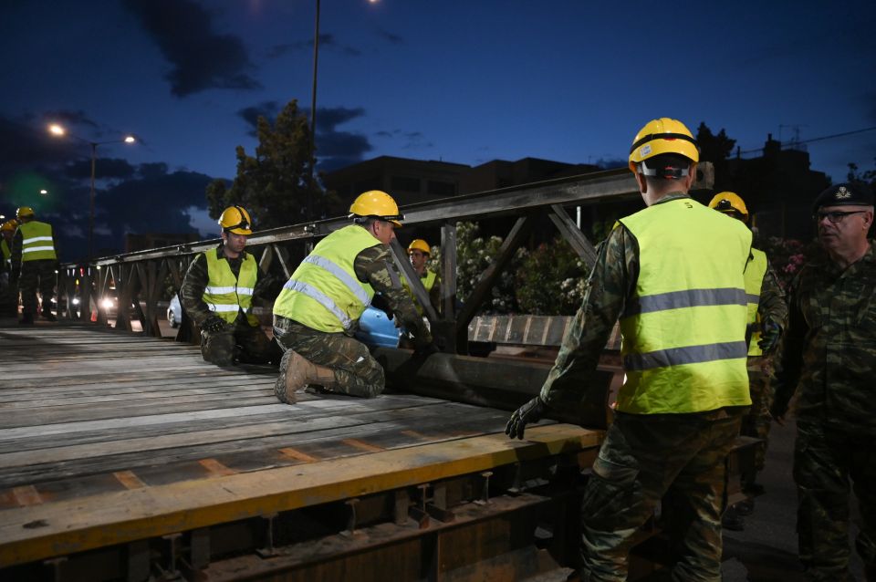 ΜΕ ΤΗ ΣΥΝΔΡΟΜΗ ΤΩΝ ΕΝΟΠΛΩΝ ΔΥΝΑΜΕΩΝ, ΟΛΟΚΛΗΡΩΘΗΚΕ Η ΤΟΠΟΘΕΤΗΣΗ ΠΕΖΟΓΕΦΥΡΑΣ ΣΤΟΝ ΔΗΜΟ ΝΕΑΣ ΦΙΛΑΔΕΛΦΕΙΑΣ-ΝΕΑΣ ΧΑΛΚΗΔΟΝΑΣ, ΓΙΑ ΤΗ ΖΕΥΞΗ ΤΟΥ ΚΗΦΙΣΟΥ ΠΟΤΑΜΟΥ