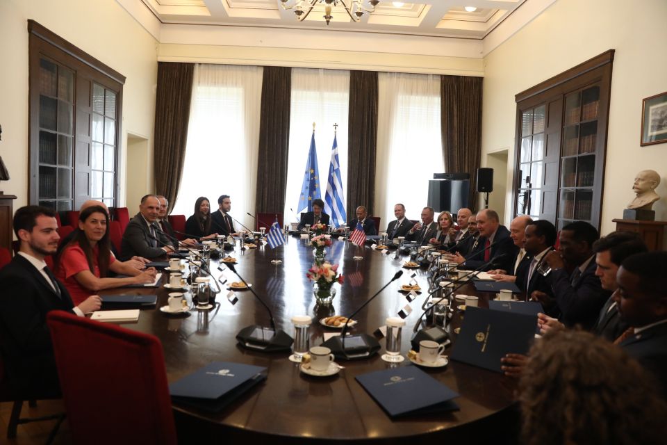[387312] ΣΥΝΑΝΤΗΣΗ ΤΟΥ ΥΠΟΥΡΓΟΥ ΕΞΩΤΕΡΙΚΩΝ ΓΙΩΡΓΟΥ ΓΕΡΑΠΕΤΡΙΤΗ ΜΕ ΑΝΤΙΠΡΟΣΩΠΕΙΑ ΤΟΥ ΚΟΓΚΡΕΣΟΥ ΤΩΝ ΗΠΑ (ΔΑΝΑΗ ΔΑΥΛΟΠΟΥΛΟΥ / EUROKINISSI)
