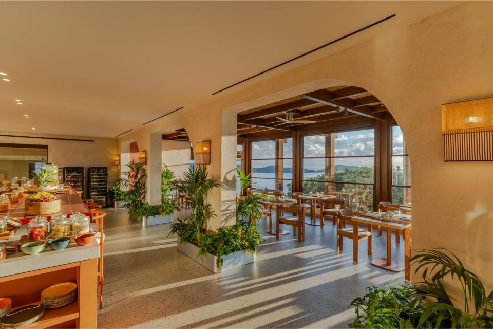 innside-eloundaindoor-restaurant-buffet-breakfast.jpg