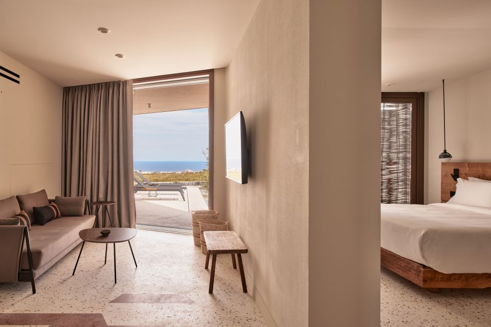 noaas-santorini-euphoria-pool-suite.jpg
