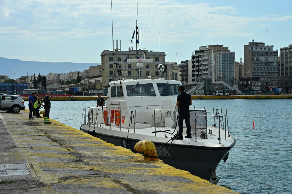 ΕΠΙΧΕΙΡΗΣΗ ΑΝΑΣΥΡΣΗΣ ΟΧΗΜΑΤΟΣ ΠΟΥ ΕΠΕΣΕ ΣΤΗ ΘΑΛΑΣΣΑ ΣΤΟ ΛΙΜΑΝΙ ΤΟΥ ΠΕΙΡΑΙΑ ΣΤΗΝ ΠΥΛΗ Ε4