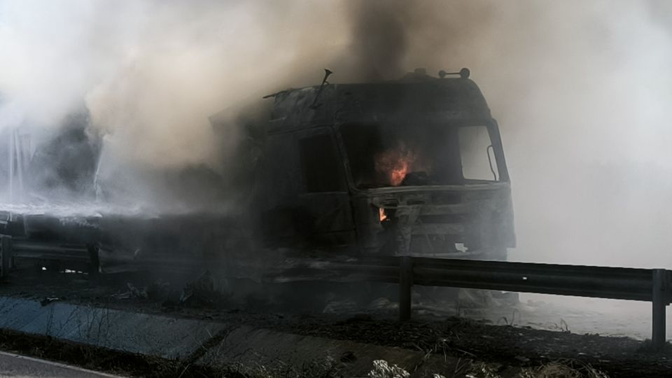 ΠΥΡΚΑΓΙΑ ΣΕ ΔΥΟ ΟΧΗΜΑΤΑ ΣΤΟ 32ο ΧΙΛΙΟΜΕΤΡΟ ΤΗΣ ΕΘΝΙΚΗΣ ΟΔΟΥ ΘΕΣΣΑΛΟΝΙΚΗΣ - ΜΟΥΔΑΝΙΩΝ (ΛΙΑ ΦΩΚΑ / EUROKINISSI)