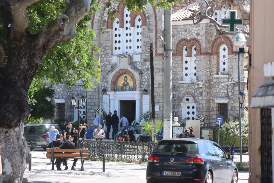 exodios akoloythia kideia loggos aigio mitera gios
