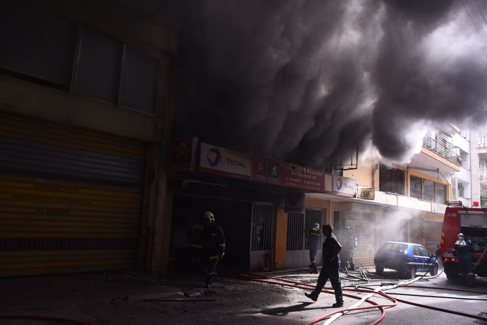 ΠΥΡΚΑΓΙΑ ΣΕ ΣΥΝΕΡΓΕΙΟ ΑΥΤΟΚΙΝΗΤΩΝ ΣΤΗΝ ΠΕΡΙΟΧΗ ΑΓΙΑ ΤΡΙΑΑΔΑ ΣΤΗ ΘΕΣΣΑΛΟΝΙΚΗ