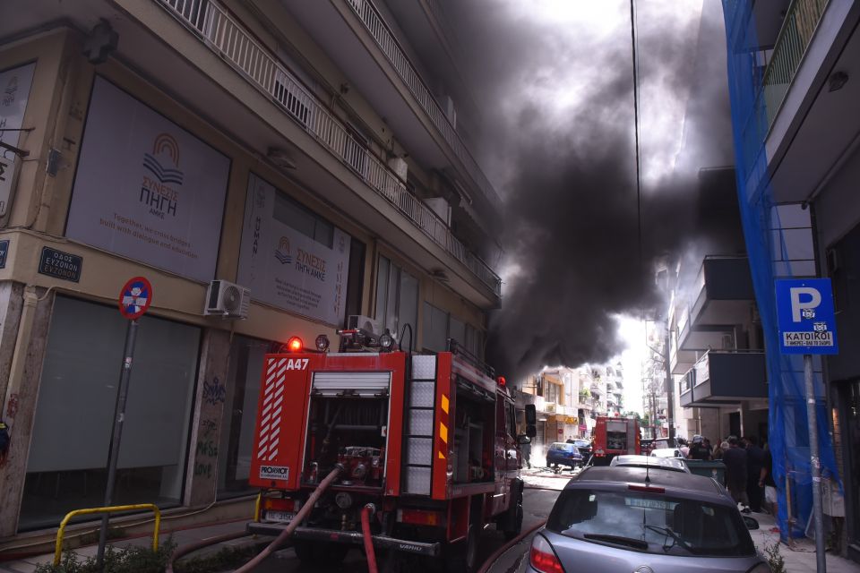 ΠΥΡΚΑΓΙΑ ΣΕ ΣΥΝΕΡΓΕΙΟ ΑΥΤΟΚΙΝΗΤΩΝ ΣΤΗΝ ΠΕΡΙΟΧΗ ΑΓΙΑ ΤΡΙΑΑΔΑ ΣΤΗ ΘΕΣΣΑΛΟΝΙΚΗ