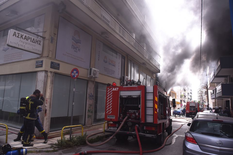 ΠΥΡΚΑΓΙΑ ΣΕ ΣΥΝΕΡΓΕΙΟ ΑΥΤΟΚΙΝΗΤΩΝ ΣΤΗΝ ΠΕΡΙΟΧΗ ΑΓΙΑ ΤΡΙΑΑΔΑ ΣΤΗ ΘΕΣΣΑΛΟΝΙΚΗ