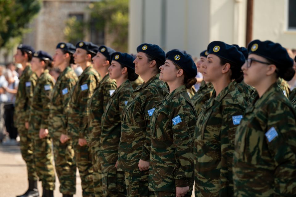 ΣΤΡΑΤΟΣ ΕΘΕΛΟΝΤΡΙΕΣ ΓΥΝΑΙΚΕΣ ΕΝΟΠΛΕΣ ΔΥΝΑΜΕΙΣ