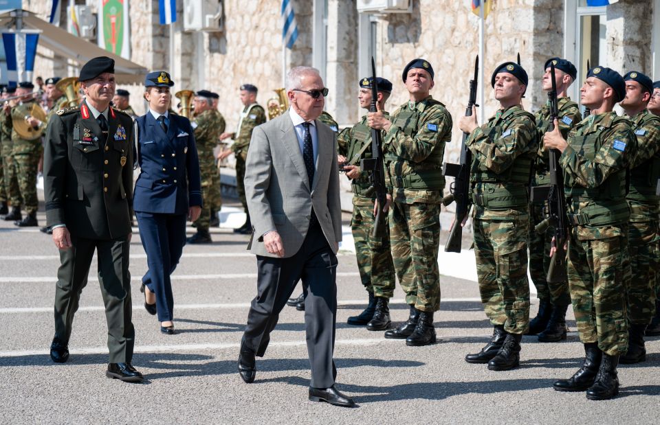 ΔΑΒΑΚΗΣ ΣΤΡΑΤΟΣ ΕΘΕΛΟΝΤΡΙΕΣ ΓΥΝΑΙΚΕΣ ΕΝΟΠΛΕΣ ΔΥΝΑΜΕΙΣ