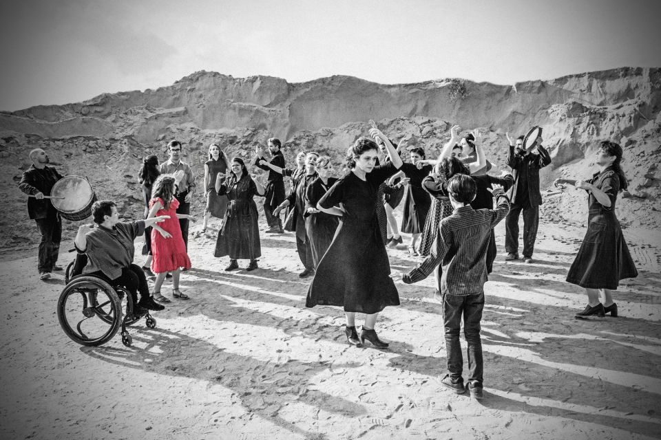 b43753ortroadesprphotobyackaroljarek17a.jpg