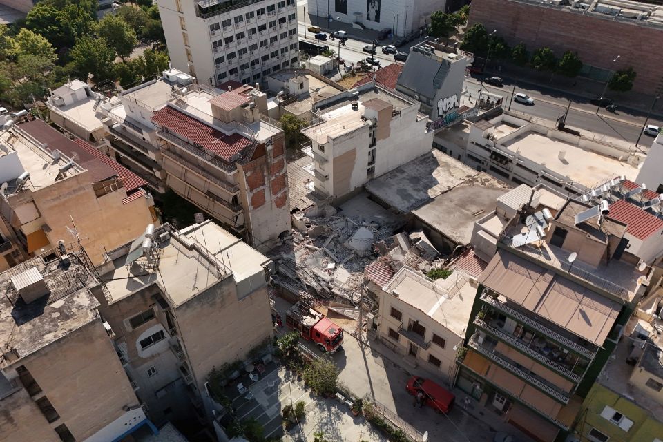 ΚΑΤΑΡΡΕΥΣΗ ΠΟΛΥΚΑΤΟΙΚΙΑΣ ΣΤΑ ΠΕΤΡΑΛΩΝΑ