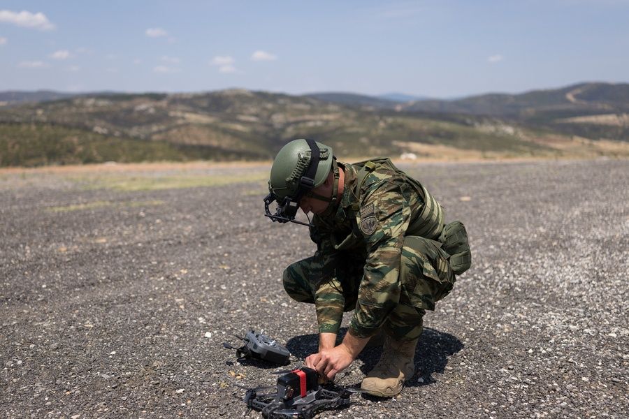 ekapideyfsi xeiriston drones ellinikos stratos