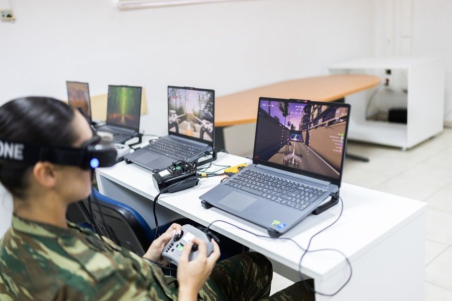 ekapideyfsi xeiriston drones ellinikos stratos