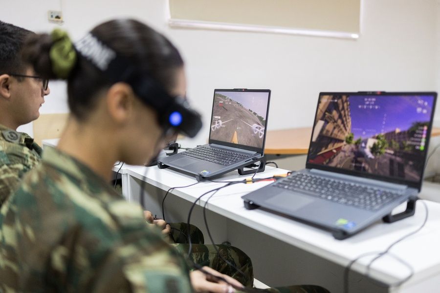 ekapideyfsi xeiriston drones ellinikos stratos