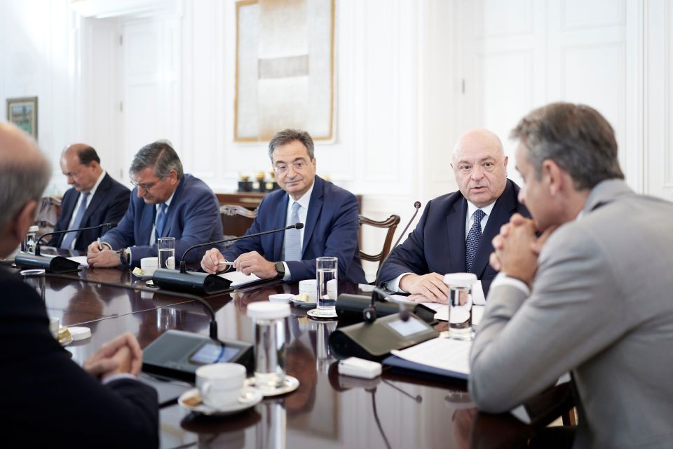 ΣΥΣΚΕΨΗ ΥΠΟ ΤΟΝ ΠΡΩΘΥΠΟΥΡΓΟ ΚΥΡΙΑΚΟ ΜΗΤΣΟΤΑΚΗ ΣΤΟ ΜΕΓΑΡΟ ΜΑΞΙΜΟΥ ΜΕ ΑΝΤΙΚΕΙΜΕΝΟ ΤΗ ΔΩΡΕΑ ΤΩΝ ΣΥΣΤΗΜΙΚΩΝ ΤΡΑΠΕΖΩΝ ΓΙΑ ΤΗΝ ΑΝΑΒΑΘΜΙΣΗ ΧΩΡΩΝ ΚΑΙ ΚΤΙΡΙΑΚΩΝ ΥΠΟΔΟΜΩΝ ΤΟΥ ΕΚΠΑ, ΤΟΥ ΑΠΘ ΚΑΙ ΤΟΥ ΕΜΠ <BR><BR> Γ.Τ Πρωθυπουργού / ΠΑΠΑΜΗΤΣΟΣ ΔΗΜΗΤΡΗΣ