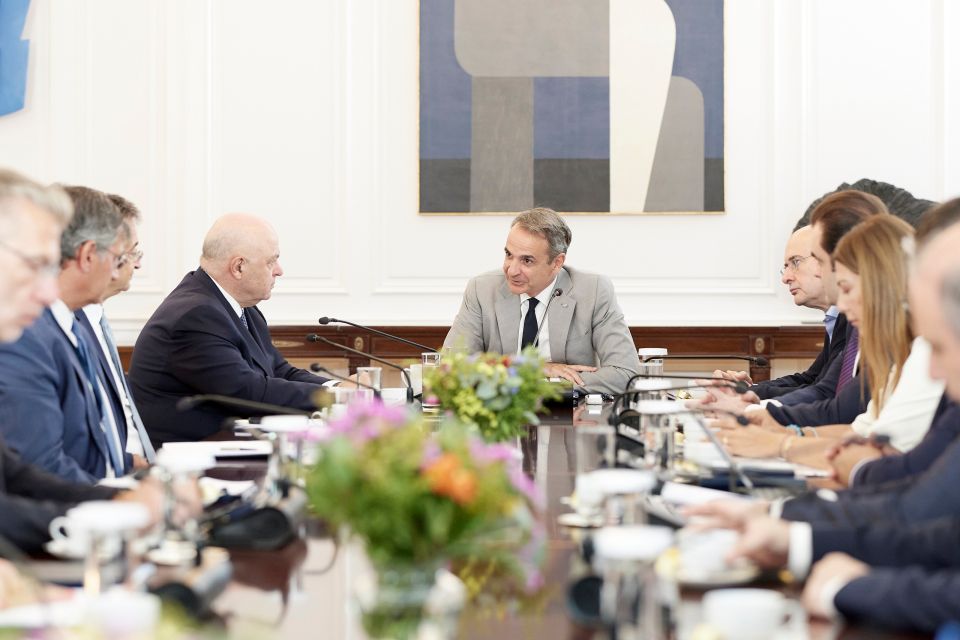 ΣΥΣΚΕΨΗ ΥΠΟ ΤΟΝ ΠΡΩΘΥΠΟΥΡΓΟ ΚΥΡΙΑΚΟ ΜΗΤΣΟΤΑΚΗ ΣΤΟ ΜΕΓΑΡΟ ΜΑΞΙΜΟΥ ΜΕ ΑΝΤΙΚΕΙΜΕΝΟ ΤΗ ΔΩΡΕΑ ΤΩΝ ΣΥΣΤΗΜΙΚΩΝ ΤΡΑΠΕΖΩΝ ΓΙΑ ΤΗΝ ΑΝΑΒΑΘΜΙΣΗ ΧΩΡΩΝ ΚΑΙ ΚΤΙΡΙΑΚΩΝ ΥΠΟΔΟΜΩΝ ΤΟΥ ΕΚΠΑ, ΤΟΥ ΑΠΘ ΚΑΙ ΤΟΥ ΕΜΠ <BR><BR> Γ.Τ Πρωθυπουργού / ΠΑΠΑΜΗΤΣΟΣ ΔΗΜΗΤΡΗΣ