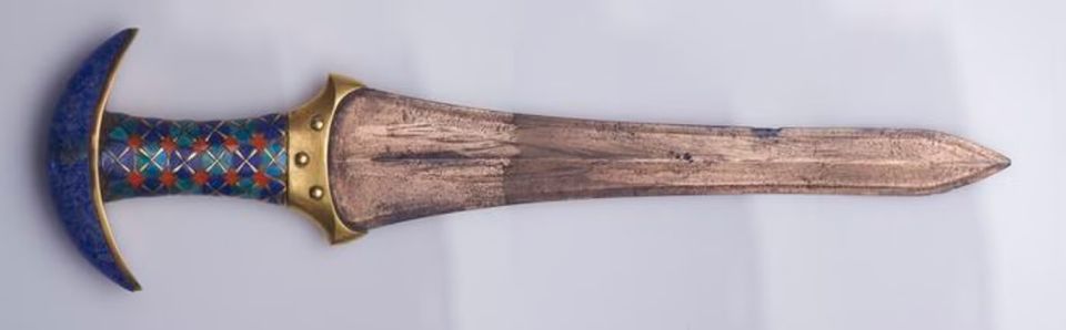 closer-view-of-princess-itas-dagger.jpg