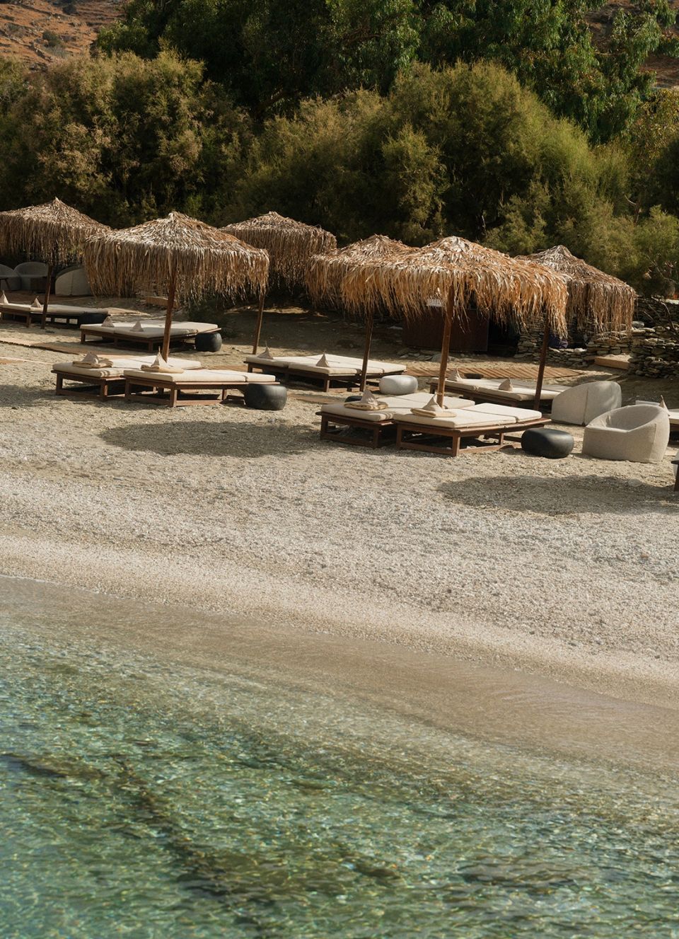 oneandonly-kea-islandbond-beach-club-sunbeds.jpg