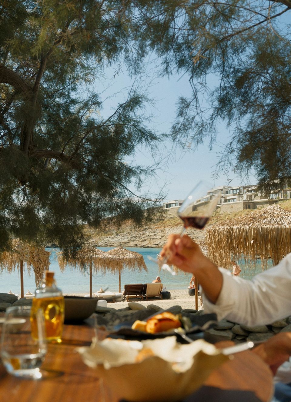 oneandonly-kea-islandlunch-at-bond-beach-club.jpg