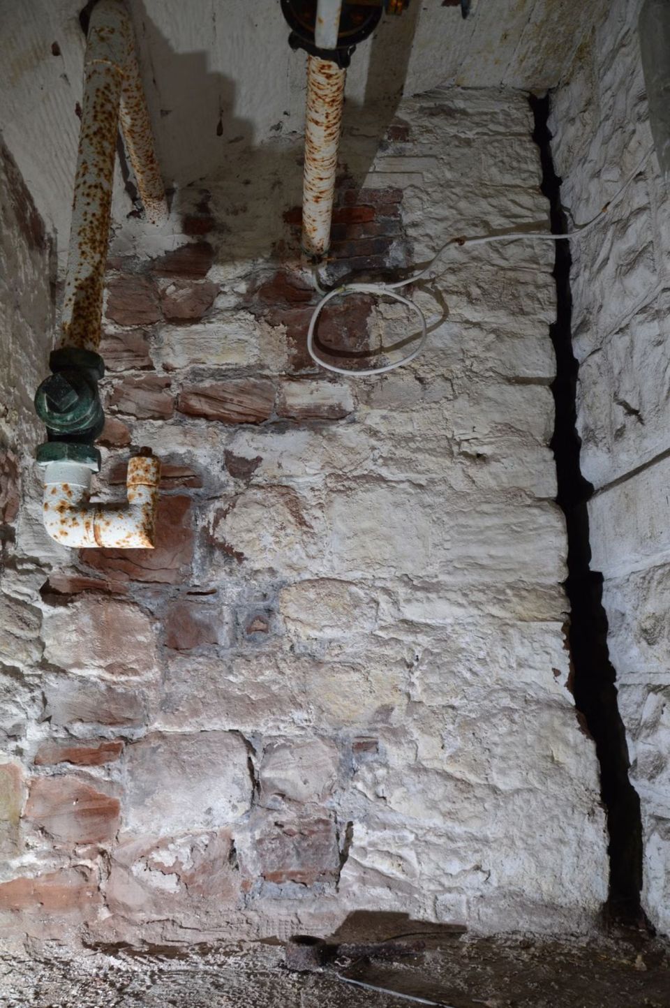 remains-of-chester-castles-medieval-bridge.jpg