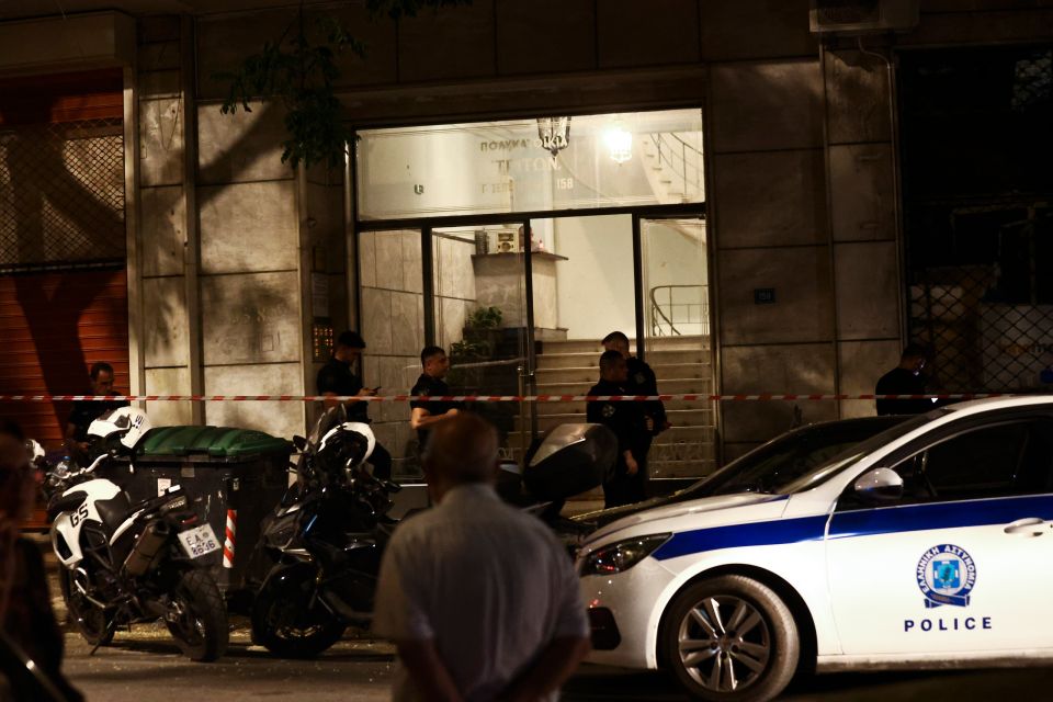 ΘΑΝΑΣΙΜΑ ΤΡΑΥΜΑΤΙΣΜΕΝΟΣ ΒΡΕΘΗΚΕ Ο ΓΝΩΣΤΟΣ ΠΟΙΝΙΚΟΛΟΓΟΣ ΣΤΑΥΡΟΣ ΓΕΩΡΓΙΟΥ ΜΕΣΑ ΣΤΟ ΔΙΚΗΓΟΡΙΚΟ ΤΟΥ ΓΡΑΦΕΙΟ