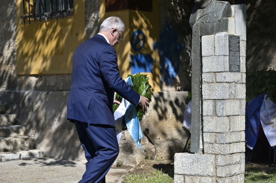 [388610] ΚΑΤΑΘΕΣΗ ΣΤΕΦΑΝΙΟΥ ΑΠΟ ΤΟΝ ΠτΔ ΚΩΝΣΤΑΝΤΙΝΟ ΤΑΣΟΥΛΑ ΣΤΗΝ ΠΡΟΤΟΜΗ ΤΟΥ ΣΠΥΡΟΥ ΜΟΥΣΤΑΚΛΗ ΓΙΑ ΤΗΝ 52η ΕΠΕΤΕΙΟ ΤΗΣ ΑΠΟΚΑΤΑΣΤΑΣΗΣ ΤΗΣ ΔΗΜΟΚΡΑΤΙΑΣ (ΜΙΧΑΛΗΣ ΠΑΠΑΝΙΚΟΛΑΟΥ /EUROKINISSI)