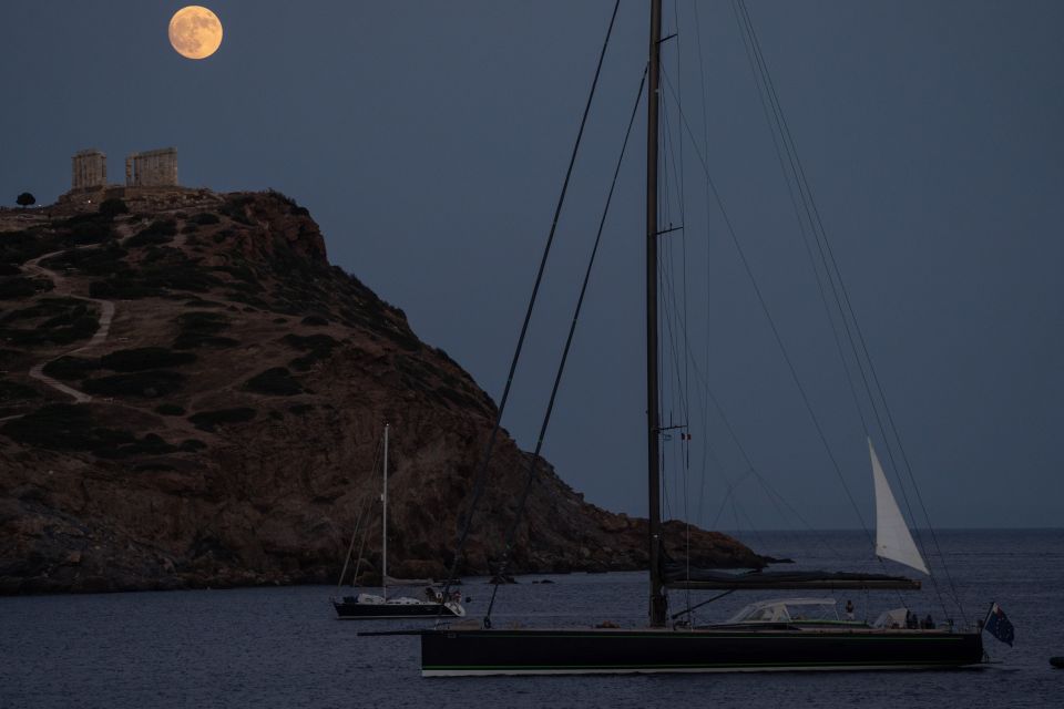 «Ζωγράφισε» τον ουρανό η πανσέληνος του «Κόκκινου Ελαφιού» - Εντυπωσιακές εικόνες
