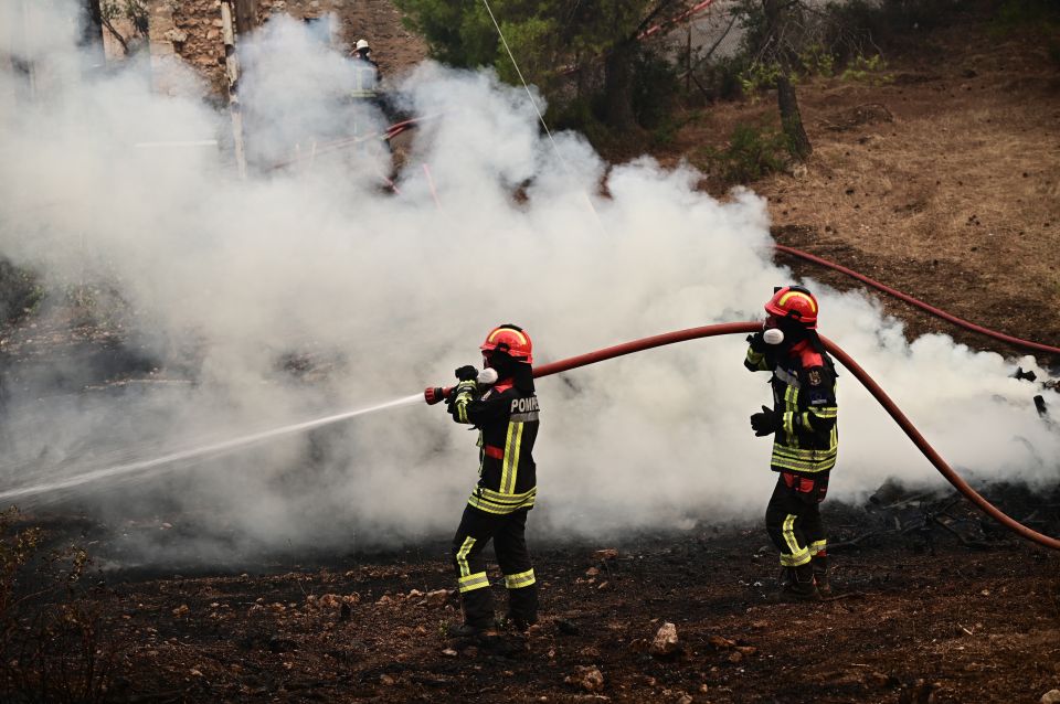 [388800] ΣΥΝΕΧΙΖΕΤΑΙ ΓΙΑ 4η ΗΜΕΡΑ Η ΜΑΧΗ ΜΕ ΤΗΝ ΜΕΓΑΛΗ ΠΥΡΚΑΓΙΑ ΣΤΗΝ ΑΤΤΙΚΗ ΚΑΙ ΣΤΗ ΒΟΙΩΤΙΑ (ΜΙΧΑΛΗΣ ΚΑΡΑΓΙΑΝΝΗΣ / EUROKINISSI)