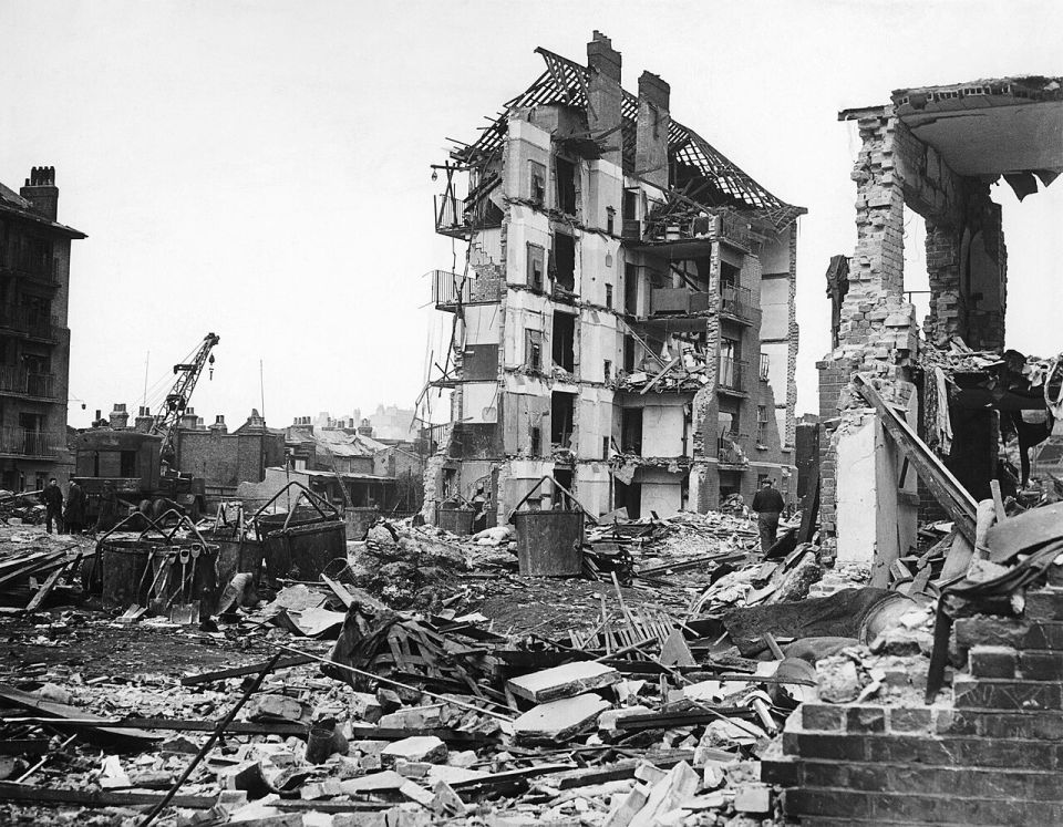 damagecausedbyv2rocketattacksinbritain1945hu88803.jpg