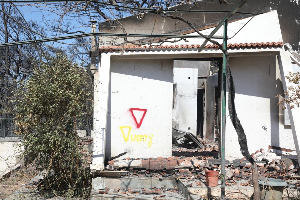 dytikh attikh, porto, fotia, kamena spitia, kokkina