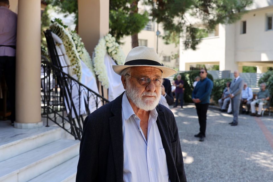 kideia stelios ramfos syggrafeas