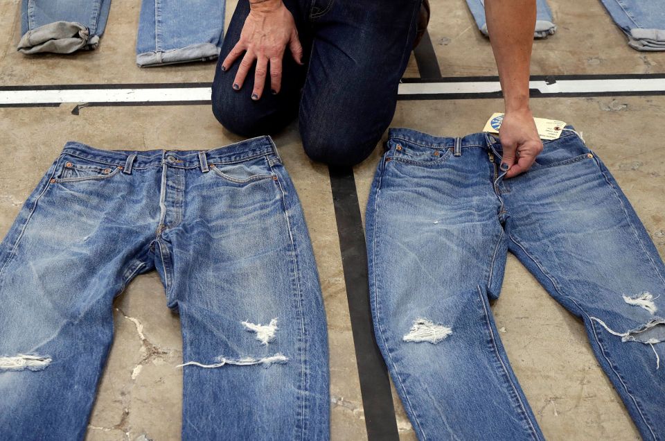 Earns Levi Strauss