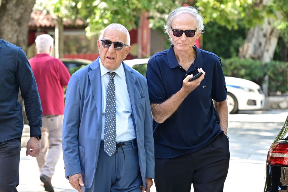 kideia stefanos manos