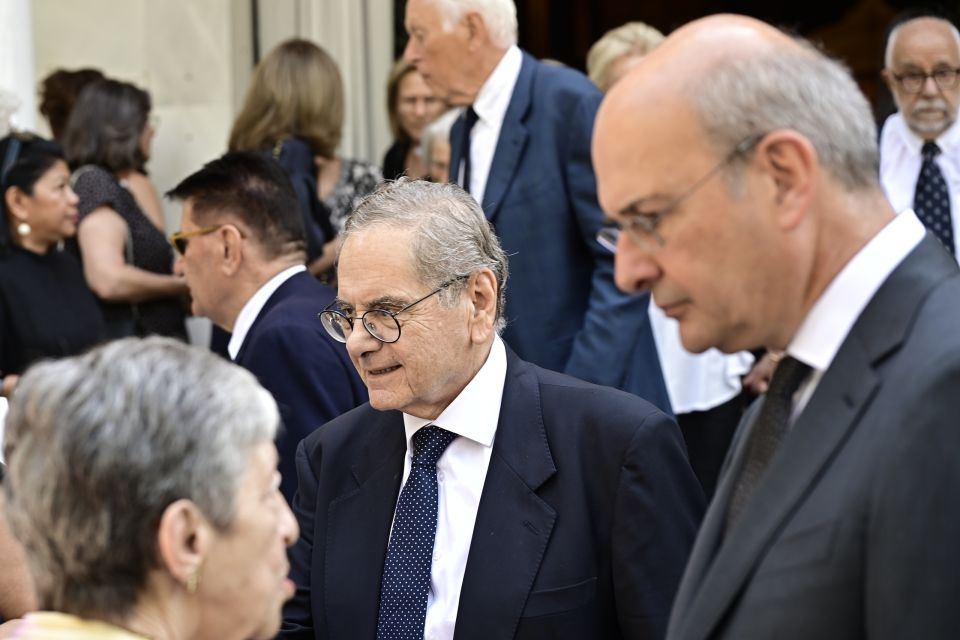 kideia stefanos manos