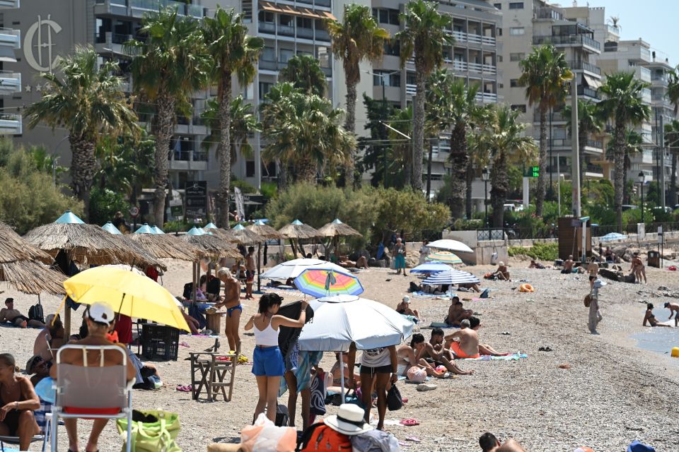 ΛΟΥΟΜΕΝΟΙ ΠΑΡΑΛΙΑ ΦΑΛΗΡΟΥ
