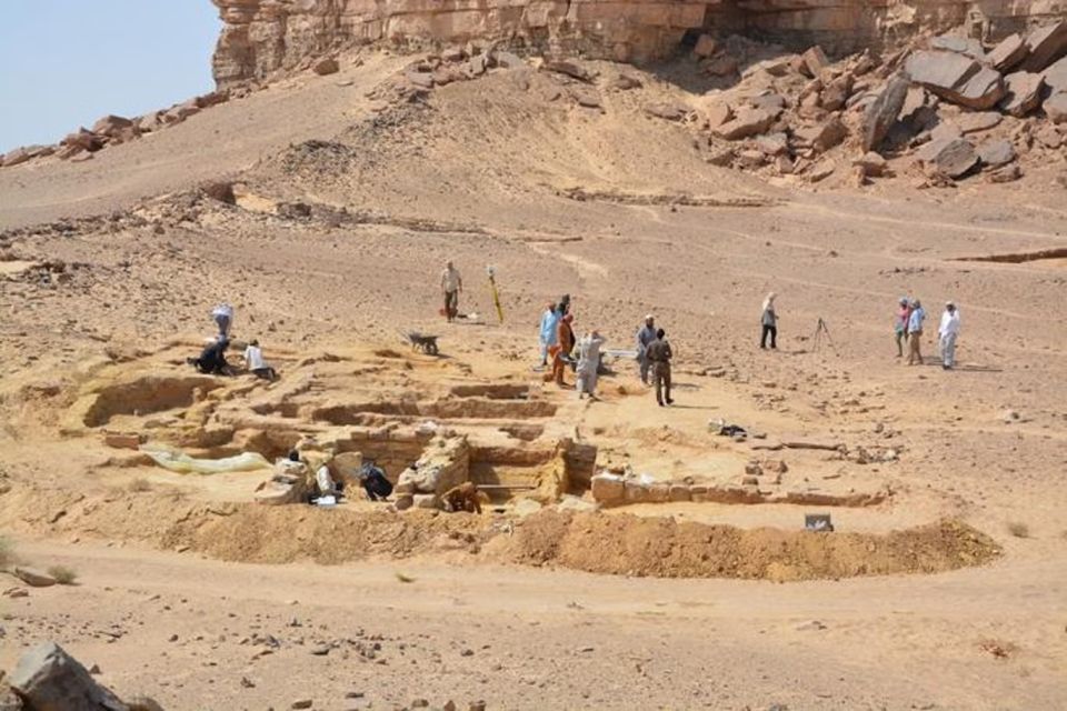 archaeological-excavations-in-area-r-funerary-and-cultic-complex-with-hundreds-of-qpw-4-painted-vess.jpg