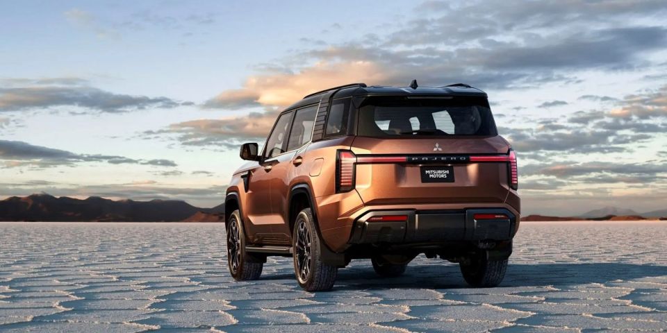 mitsubishi-pajero-2027-4.jpg